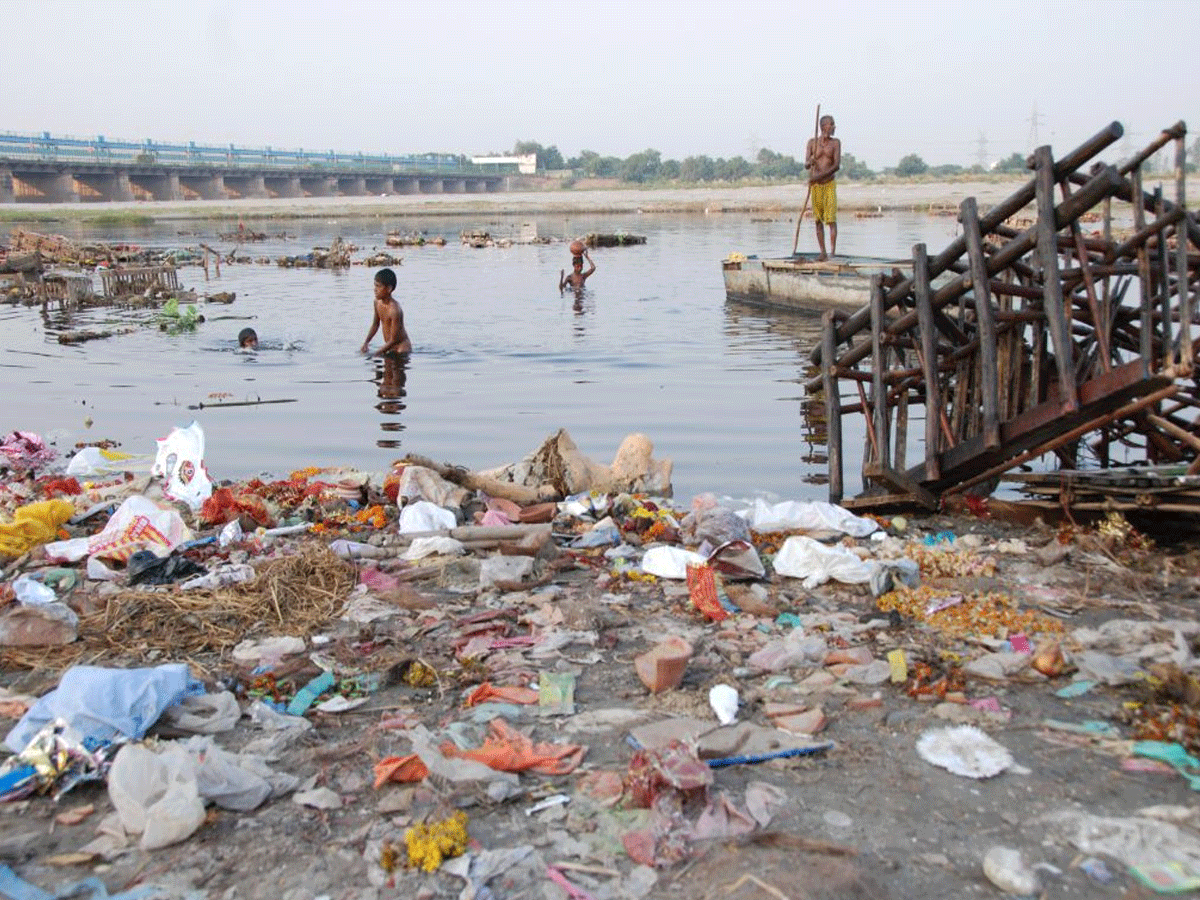 ప్రపంచ పర్యావరణ దినం: పీపీఈ కిట్ భూమిలో క‌ర‌గడానికి 500 ఏండ్లు