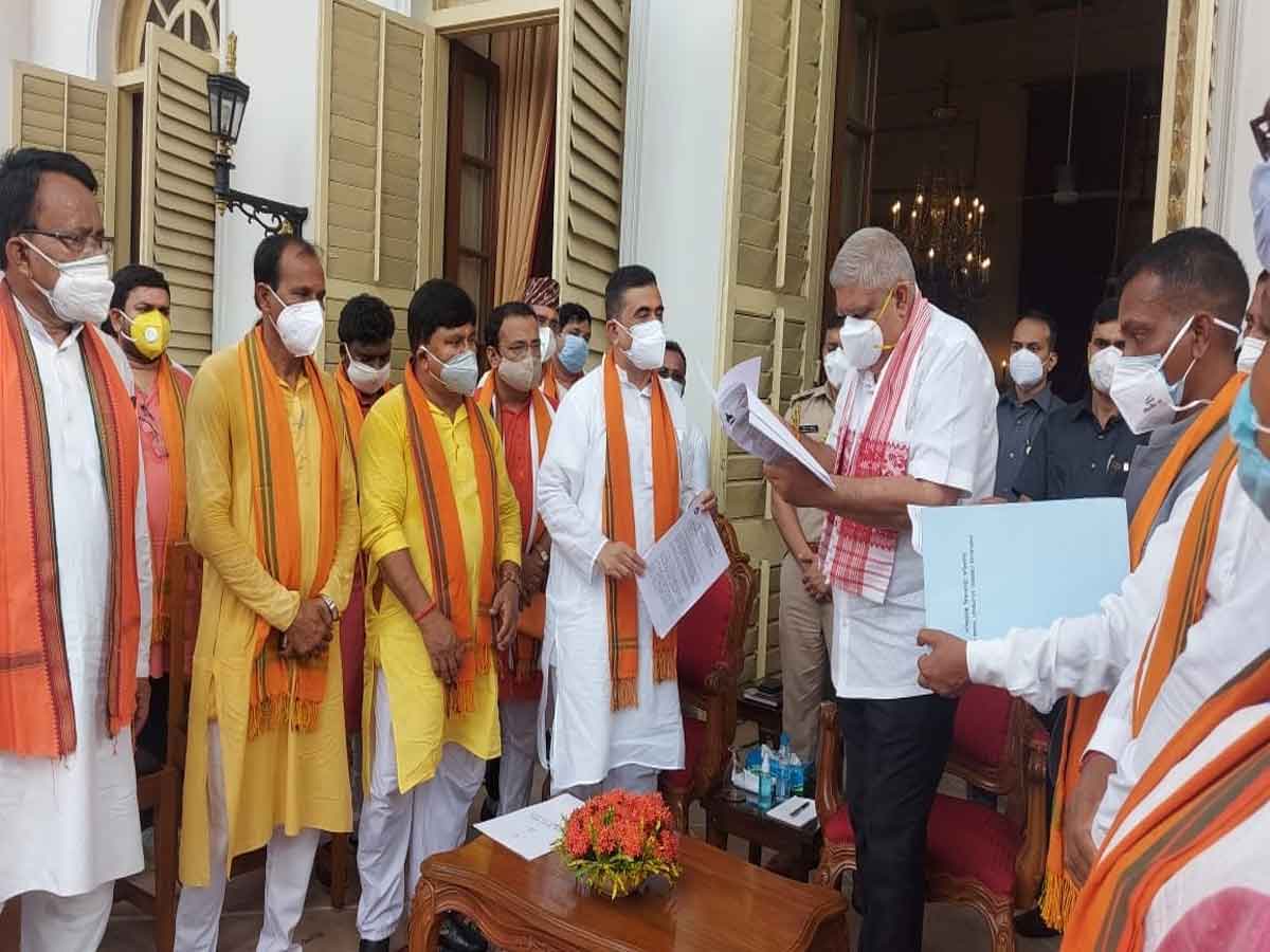 గైర్హాజ‌రు ఎందుకో : బెంగాల్ బీజేపీలో ముదురుతున్న సంక్షోభం