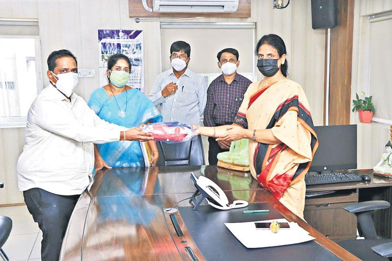 ఎస్‌హెచ్‌జీల అభివృధ్ధికి కృషి