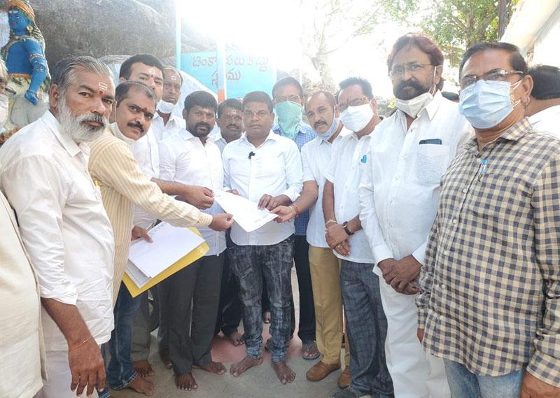 అభివృద్ధి పనులపై ఎమ్మెల్యే సమీక్ష