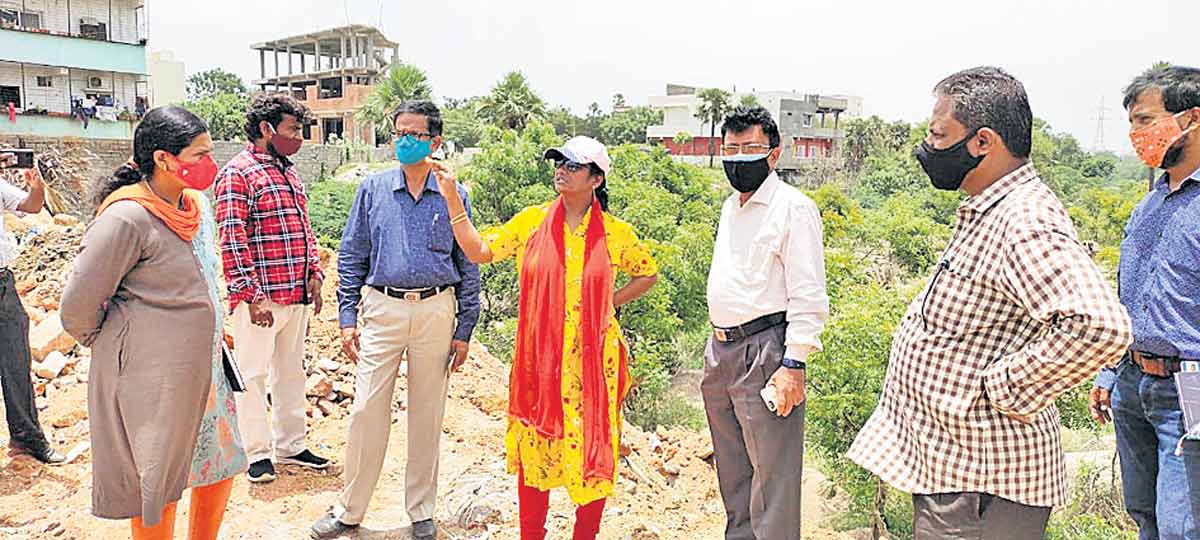 మూసీ కబ్జాకు యత్నించిన వారిపై కేసులు