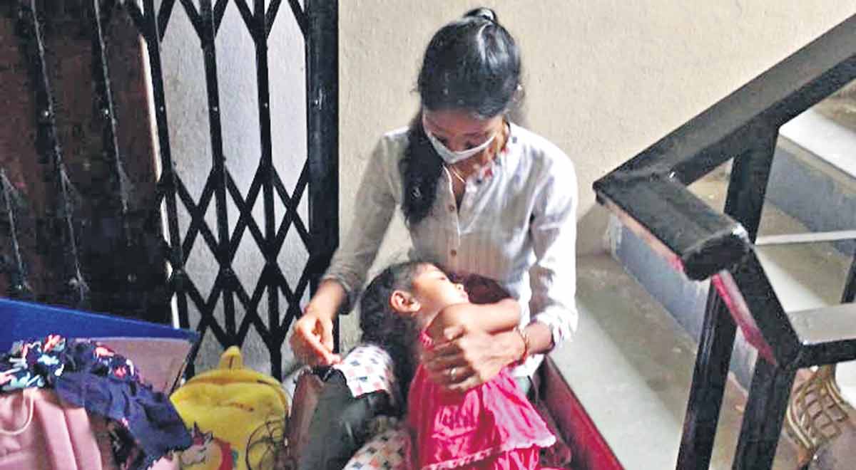 ఆడపిల్ల పుట్టిందని.. ఆవిడనే వద్దన్నాడు..