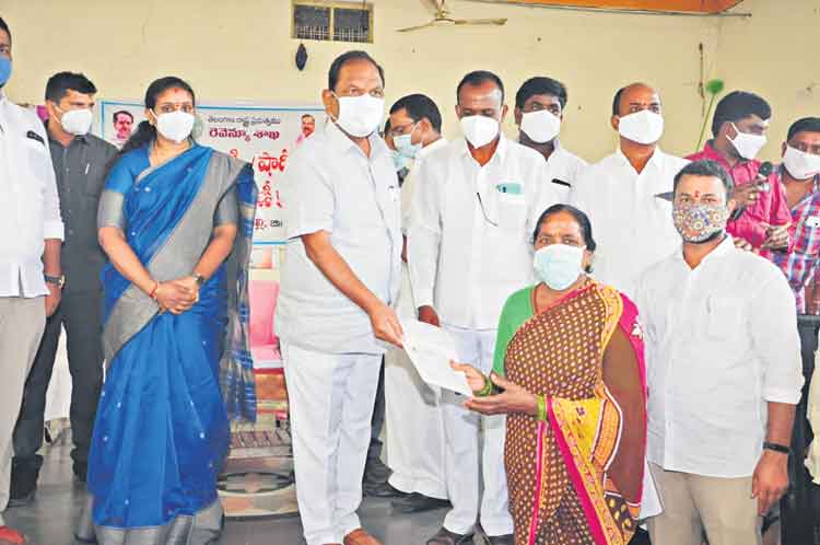 సీఎంఆర్‌ఎఫ్‌ పేదలకు వరం