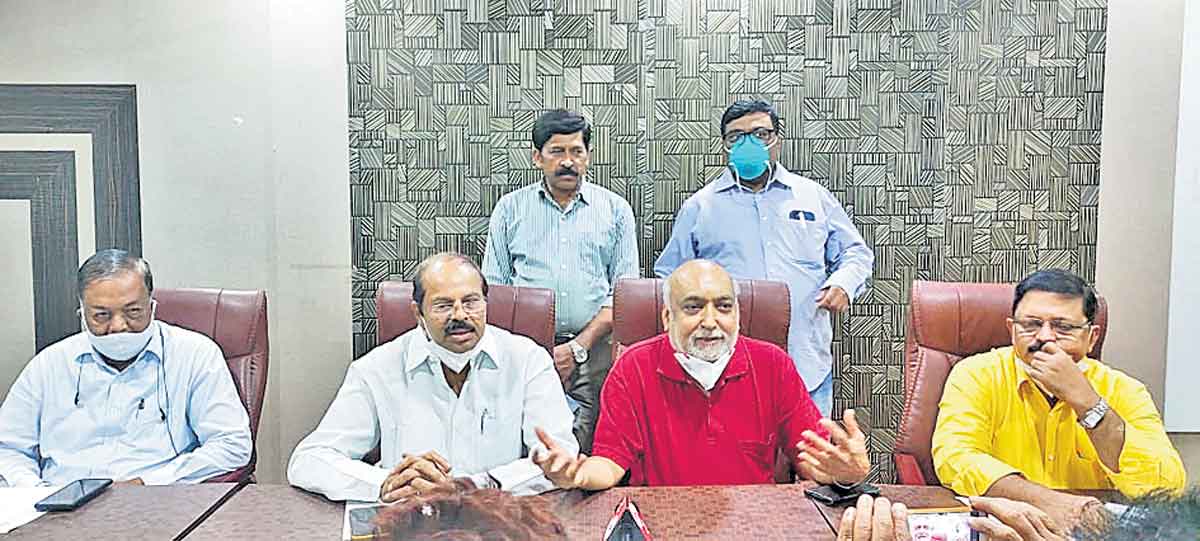 ఉస్మానియా పాత భవనాన్ని కూల్చివేయాలి