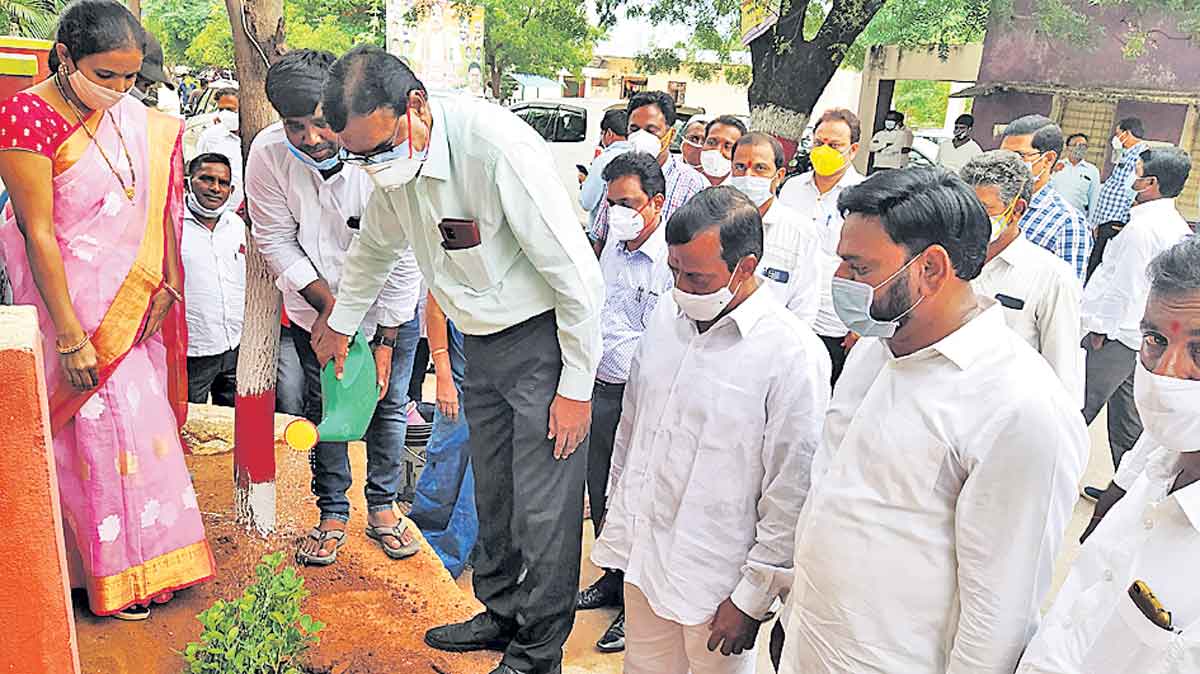 గ్రామాలను ఆదర్శంగా తీర్చిదిద్దాలి