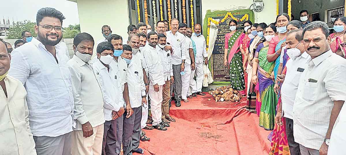 దేశంలో ఎక్కడాలేని విధంగా రైతు వేదికలు