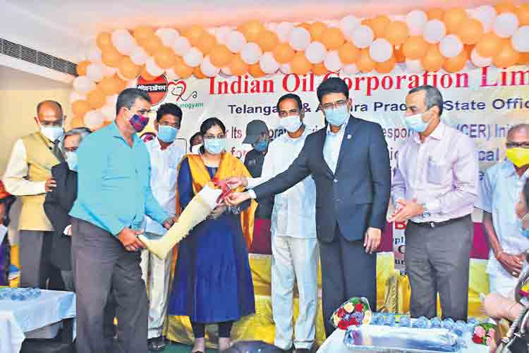 దివ్యాంగులకు అండగా..