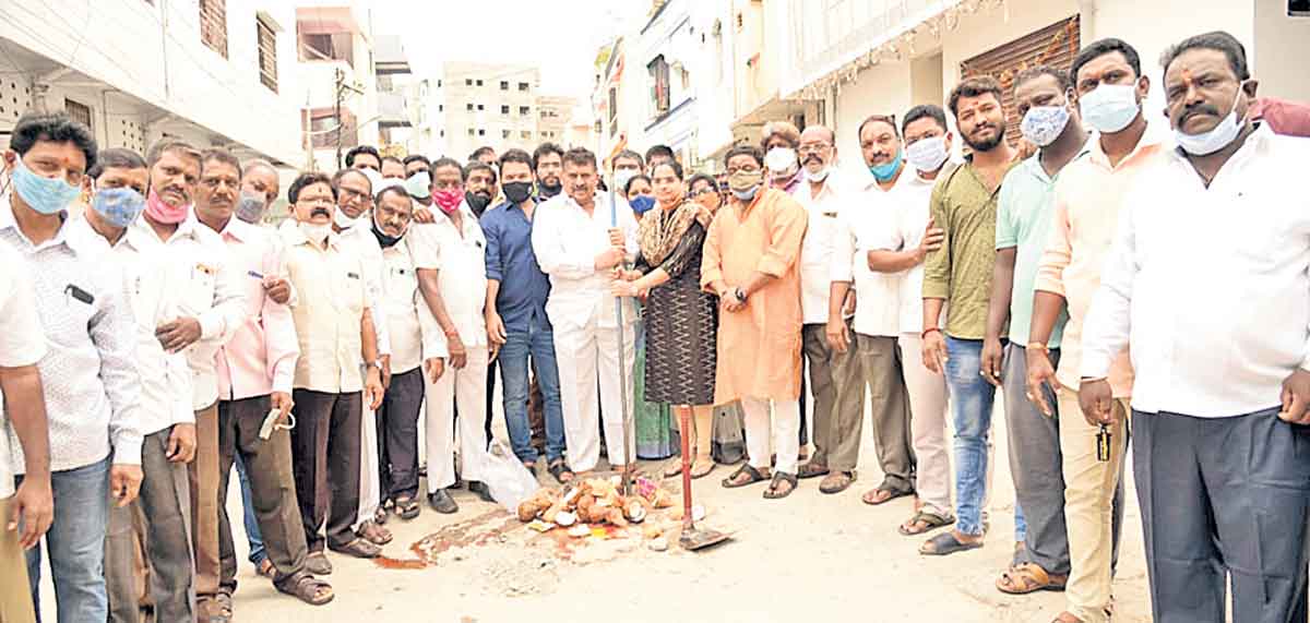 నిర్లక్ష్యం వీడి.. పనులు పూర్తి చేయండి