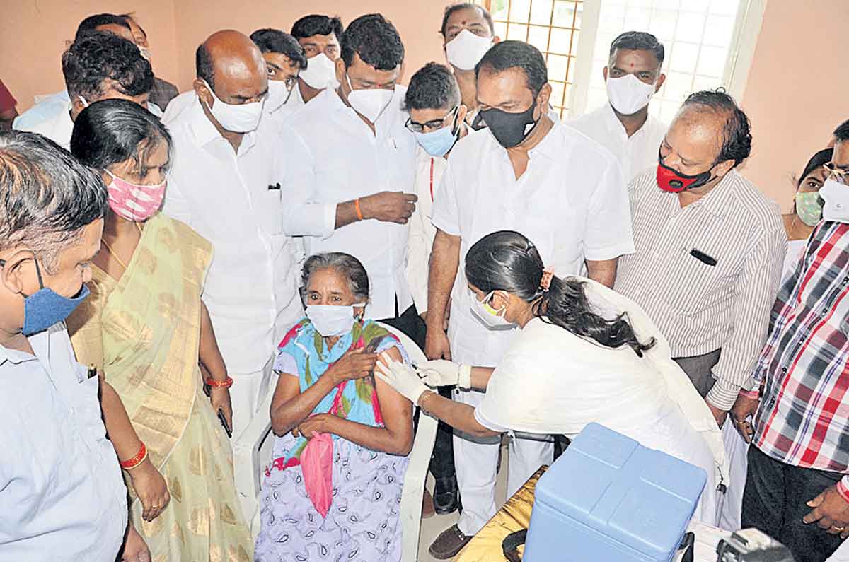 ప్రతిఒక్కరూ వ్యాక్సిన్‌ వేయించుకోవాలి