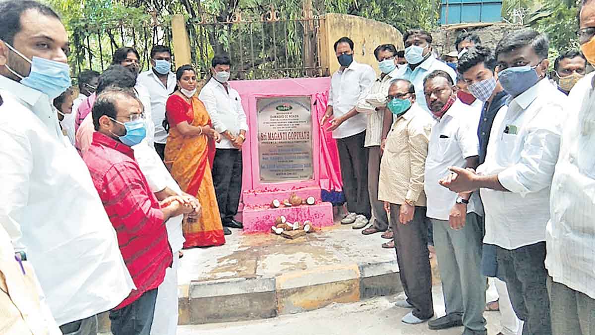 అభివృద్ధి పనుల్లో జాప్యం వద్దు