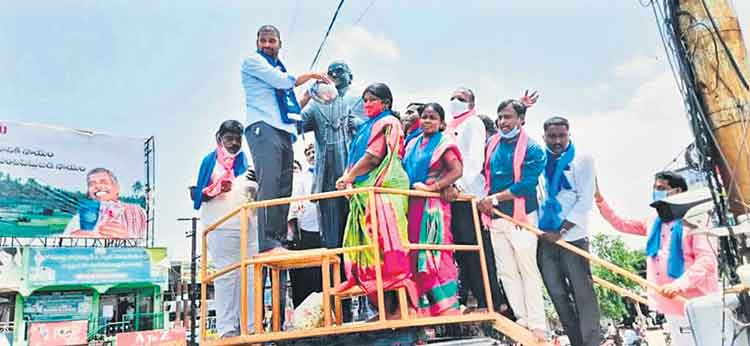 వెన్నుపోటు రాజేందర్‌గా చరిత్రలోకి..