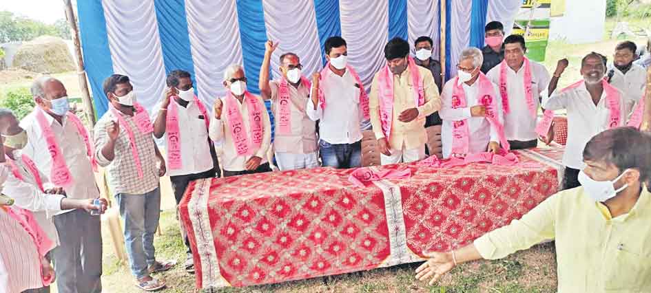 టీఆర్‌ఎస్‌తోనే గొల్ల, కుర్మల ఆర్థికాభివృద్ధి