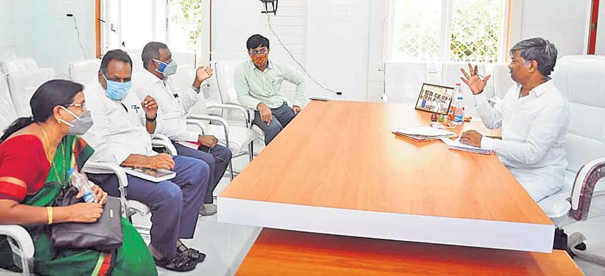 త్వరలో డబుల్‌ ఇండ్లు ప్రారంభిస్తాం