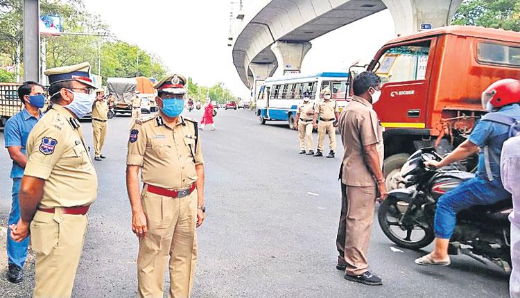 ప్రజలు పోలీసులకు సహకరించాలి
