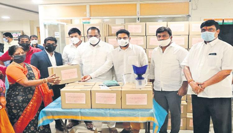 లోకా ఫౌండేషన్‌ ద్వారా లక్ష కిట్లు