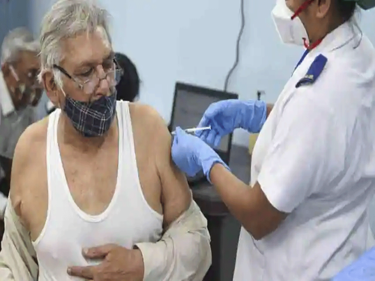 వ్యాక్సిన్ వేసుకుంటేనే జీతం చెల్లిస్తాం..