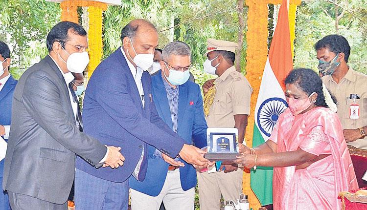 కొవిడ్‌ను సమర్థవంతంగా ఎదుర్కొందాం