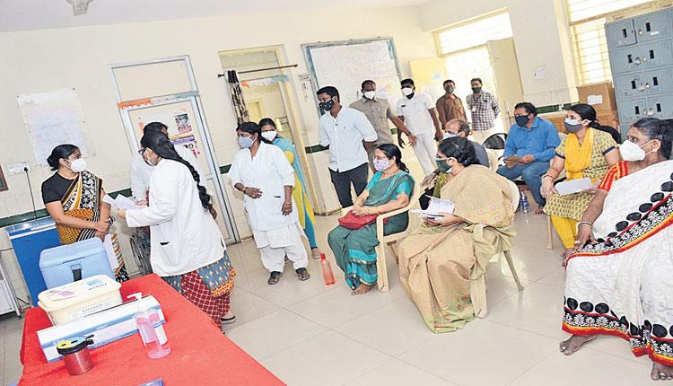 అందరికీ కరోనా వ్యాక్సిన్లు