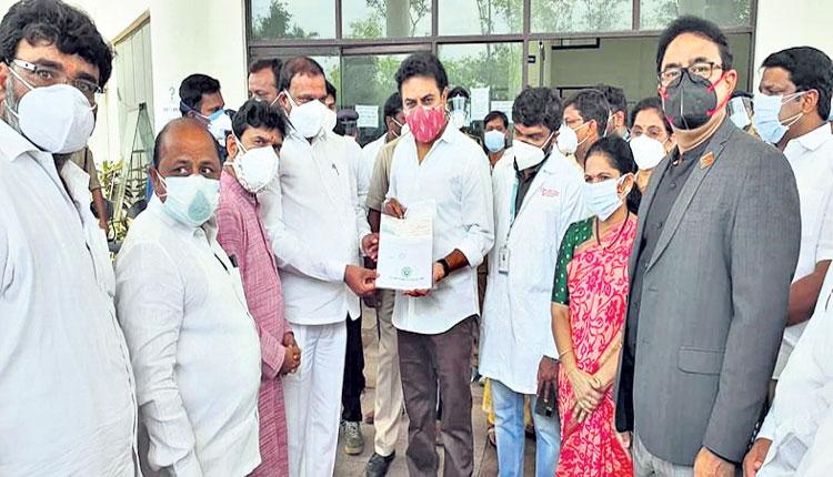 సీఎం సహాయనిధికి రూ.15 లక్షల చెక్కు