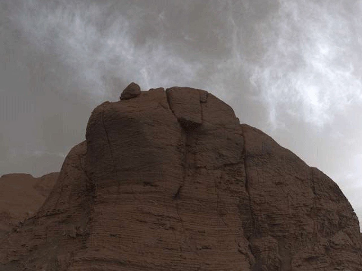 అంగార‌కుడి ఆకాశంలో మేఘాలు.. క్యూరియాసిటీ రోవ‌ర్ ఫొటోలు