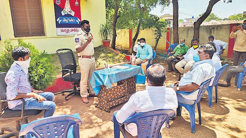 నకిలీ విత్తనాలు అమ్మితే కఠిన చర్యలు