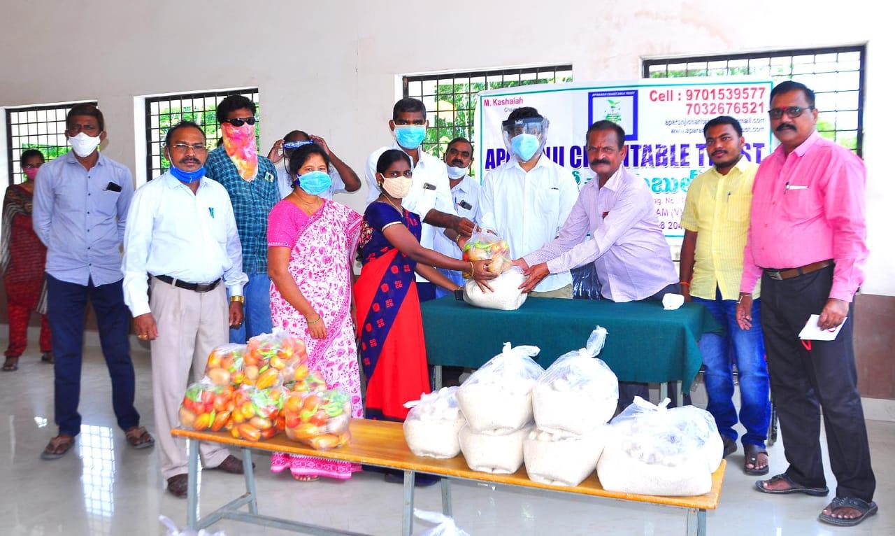 పేదలకు సాయం అభినందనీయం