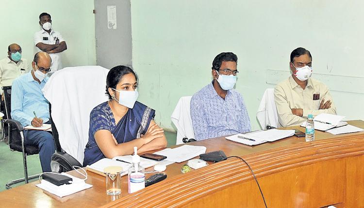 ధరణిలోని పెండింగ్‌ సమస్యలను త్వరితగతిన పరిష్కరిస్తాం