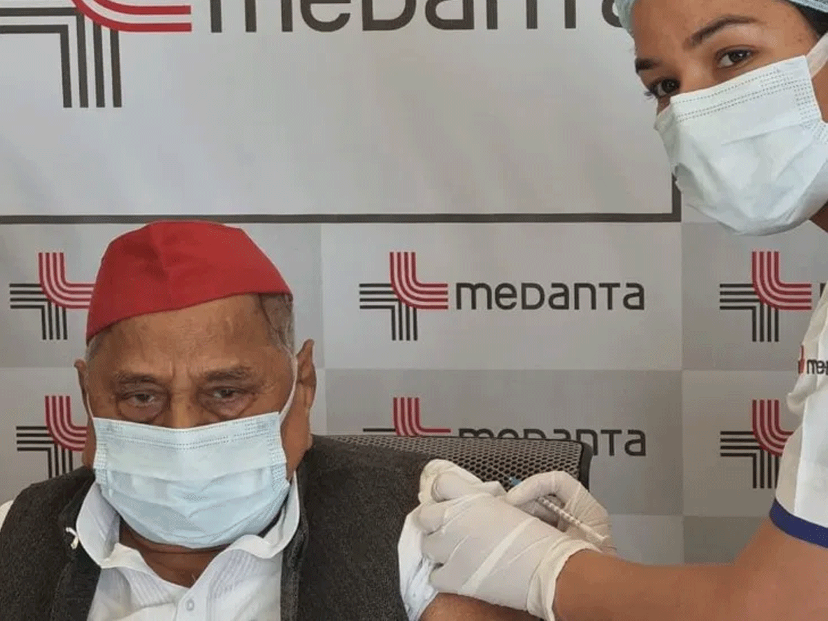 ఫుల్ ట్రోలింగ్ : తొలి డోసు తీసుకున్న ములాయం