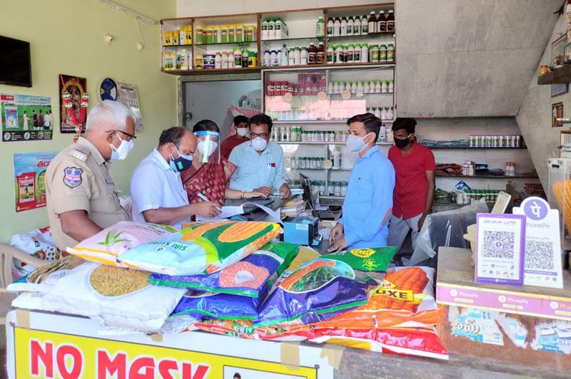 ఎరువులు, విత్తన దుకాణాల తనిఖీ