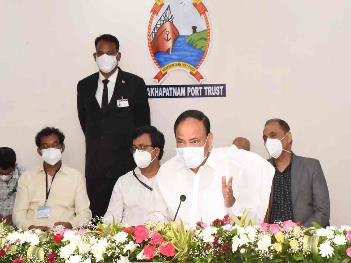 నౌకాయానంలో దేశాన్ని అగ్రగామిగా నిలపాలి: వెంకయ్యనాయుడు