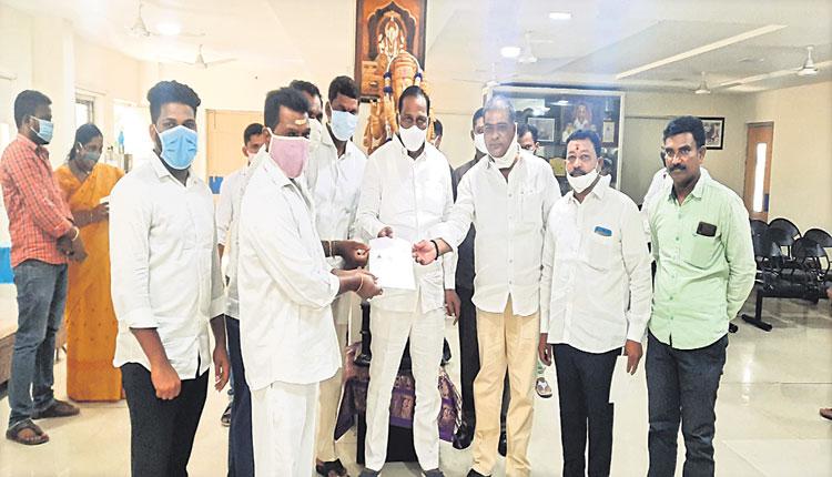 పేదలకు సీఎంఆర్‌ఎఫ్‌తో ఆర్థిక చేయూత