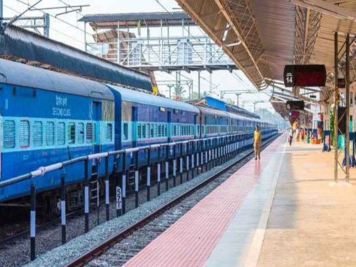 ప్లాట్‌ఫాం టికెట్ రేటు పెంచారు : 150 కోట్ల ఆదాయం కోల్పోయారు