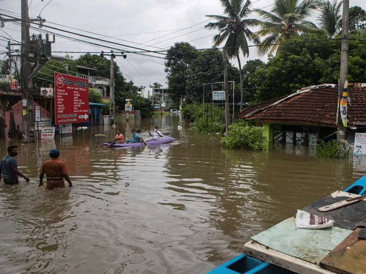 రుతుప‌వ‌నాల ప్ర‌భావం : శ్రీ‌లంక జ‌ల‌మ‌యం, 14 మంది మృతి