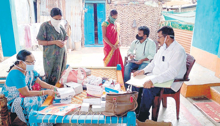 బజార్‌హత్నూర్‌ పీహెచ్‌సీకి అవార్డుల పంట