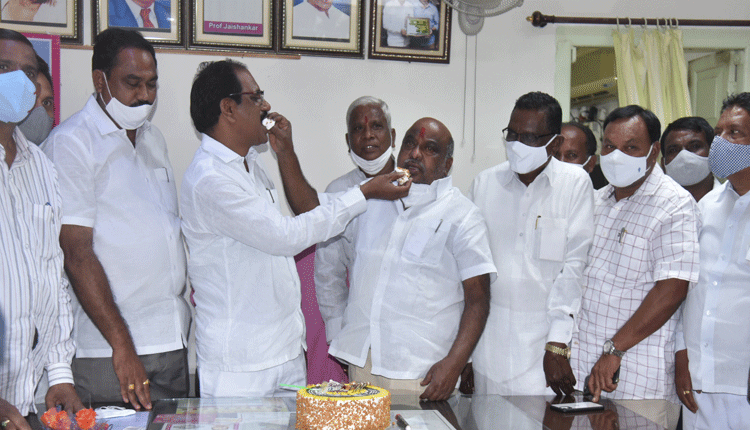 రాథోడ్‌ జనార్దన్‌కు జన్మదిన శుభాకాంక్షల వెల్లువ