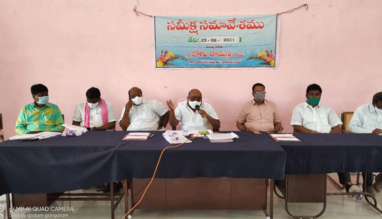 ప్రతి మొక్కనూ బతికించుకుందాం..