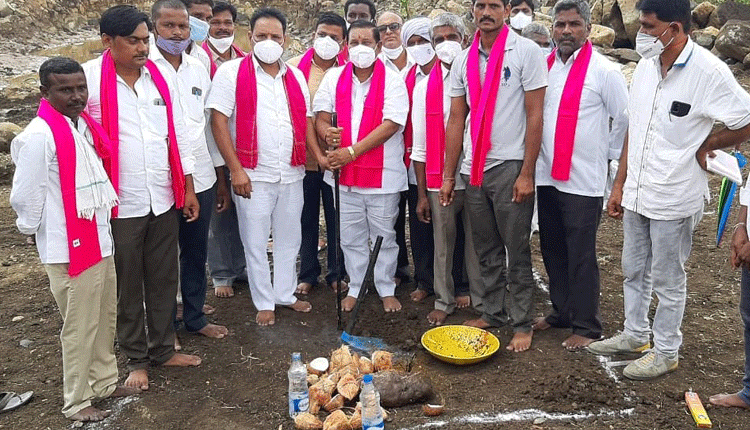 నియోజక వర్గ అభివృద్ధికి కృషి