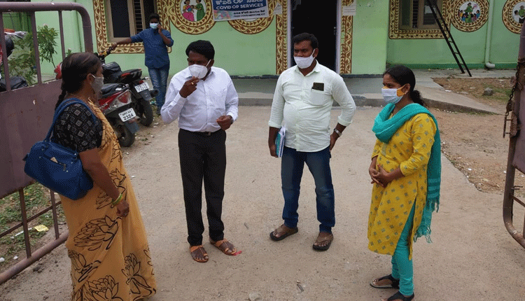 అర్హులందరూ వ్యాక్సిన్‌ వేసుకోవాలి