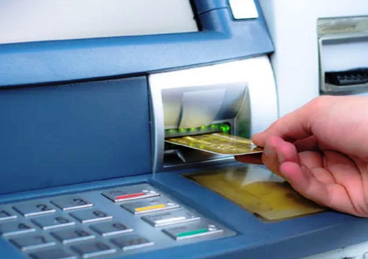 ఇత‌ర బ్యాంక్ ఏటీఎంకెళ్లారో.. రంగు ప‌డుద్ది.. ఎందుకంటే!