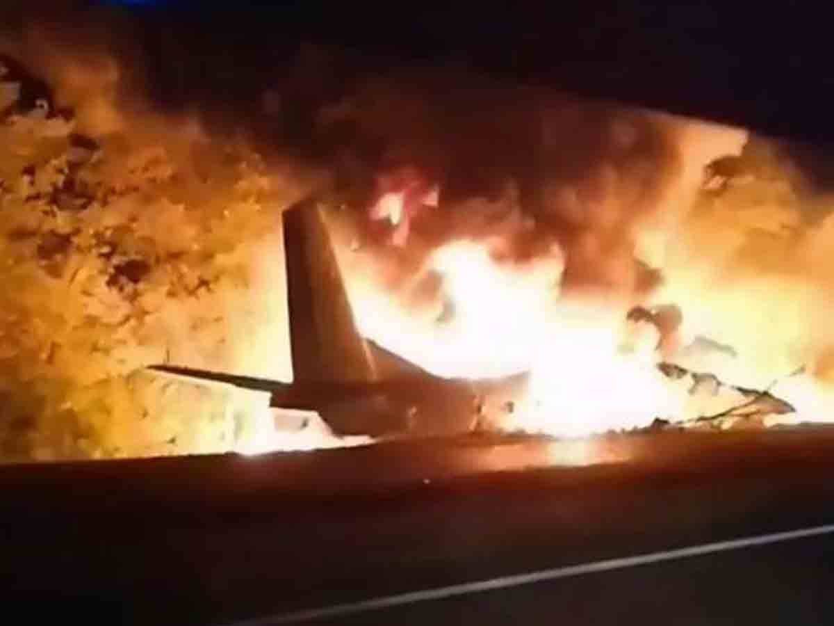 కూలిన విమానం : ఒకరు మృతి.. ఐదుగురికి తీవ్రగాయాలు