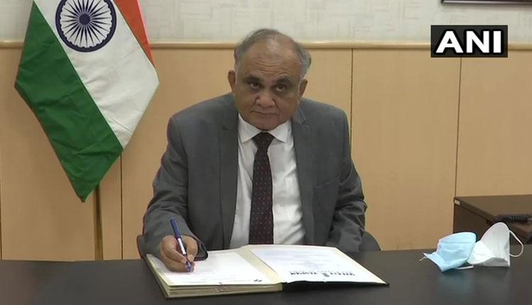 కేంద్ర ఎన్నికల కమిషనర్‌గా అనూప్‌చంద్ర పాండే బాధ్య‌త‌ల స్వీక‌ర‌ణ‌