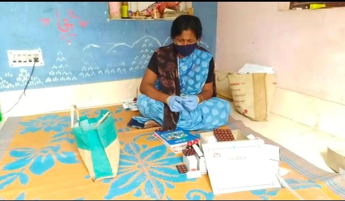 57 ఏండ్ల వ‌య‌సులో ప‌ది పాసైన ఆశా వ‌ర్క‌ర్