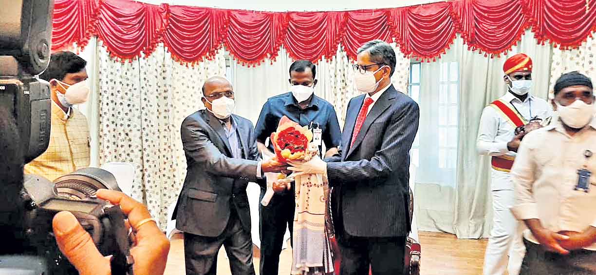 సీజేఐని కలిసిన బార్‌ కౌన్సిల్‌ సభ్యులు