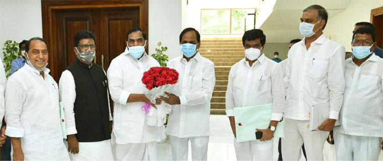 సీఎం కేసీఆర్‌ను క‌లిసిన మండ‌లి ప్రొటెం చైర్మ‌న్