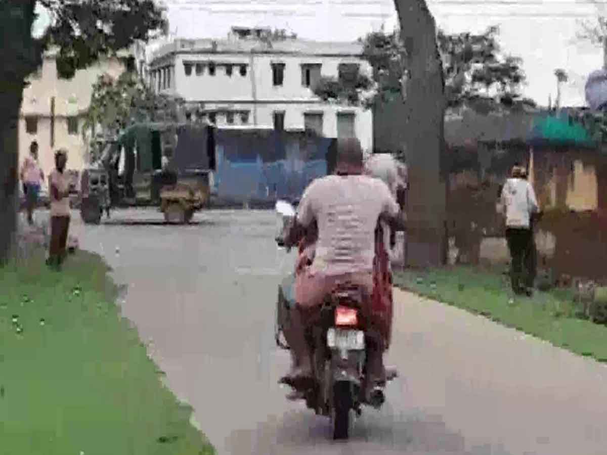 బీహార్‌లో అంబులెన్స్‌లు లేక బైకుల‌పై  మృతదేహాల త‌ర‌లింపు