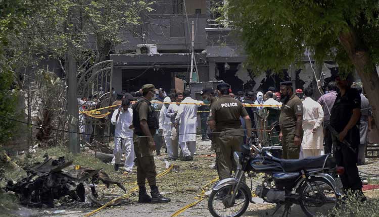 హాఫీజ్ ఇంటి స‌మీపంలో పేలుడు.. ముగ్గురు మృతి