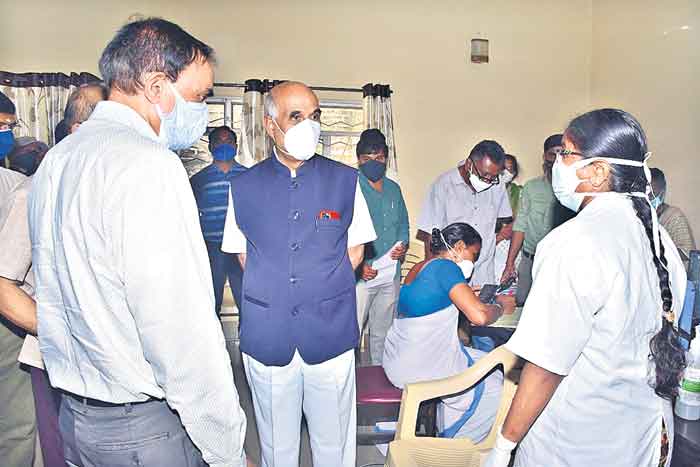 విద్యుత్తు ఉద్యోగులకు వ్యాక్సినేషన్‌