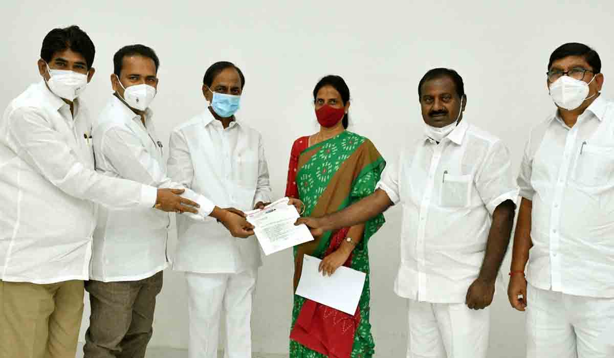 సీఎం కేసీఆర్‌ను క‌లిసిన పీఆర్టీయూ నాయ‌కులు