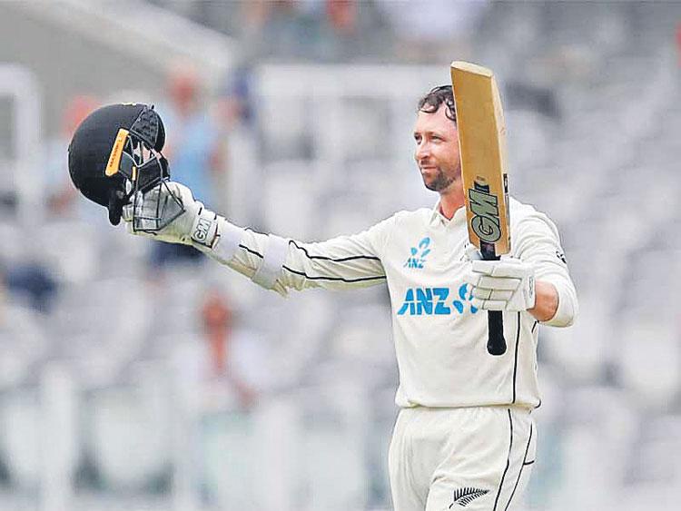 కాన్వె అజేయ సెంచరీ