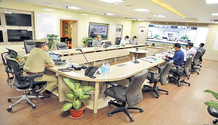 శిక్షలు, పెండింగ్‌ కేసులపై ఆరా..